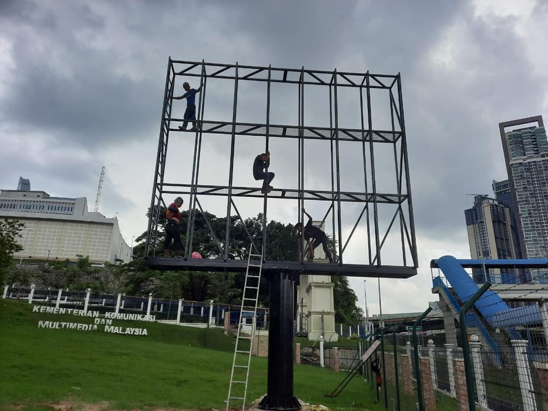 RTM billboard steel structure erection