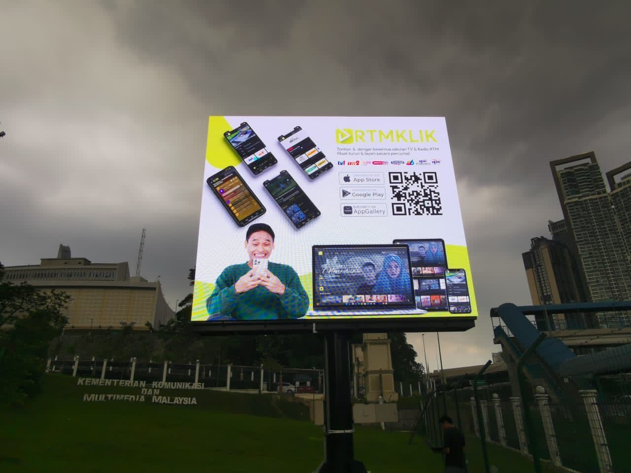 RTM billboard running live content